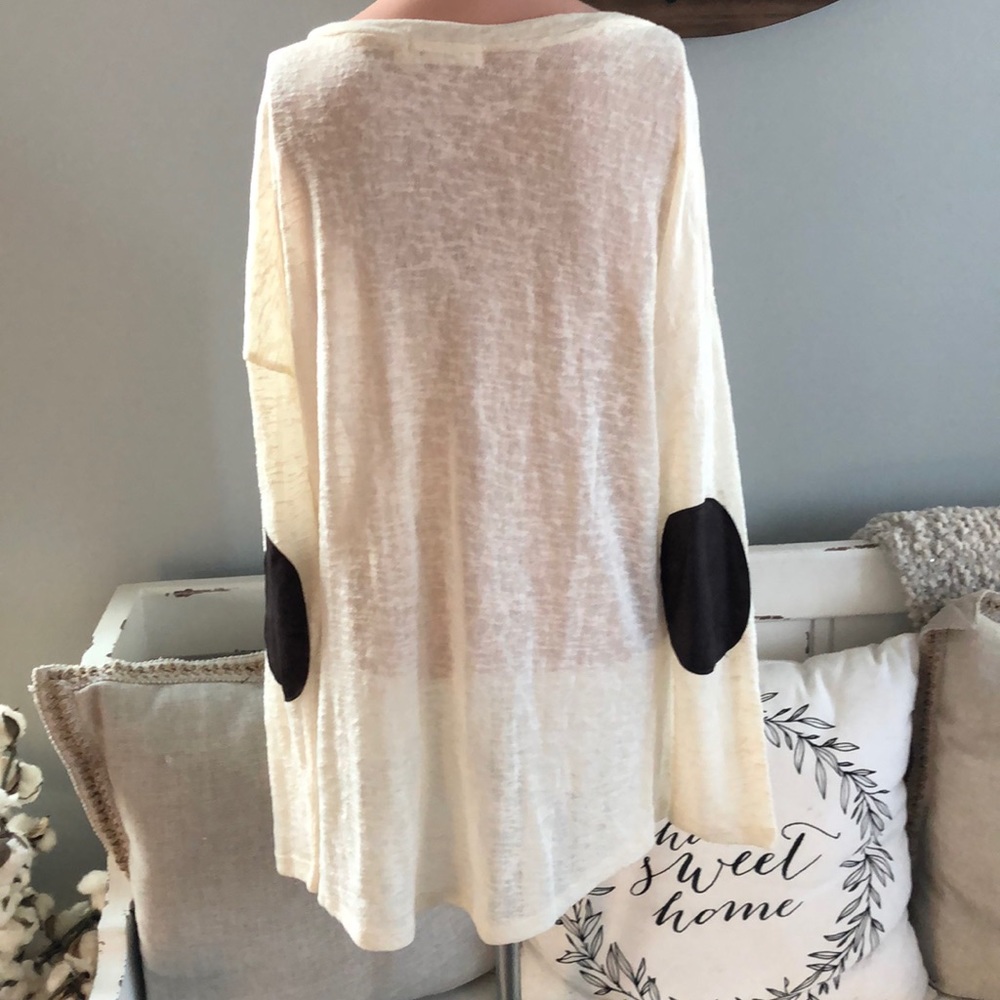 Hi-low heart & hips cream sweater size medium